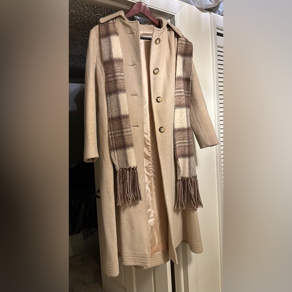 Vintage Women's Wool Trench Coat with removable Hood and Scarf - Picture 4 of 16